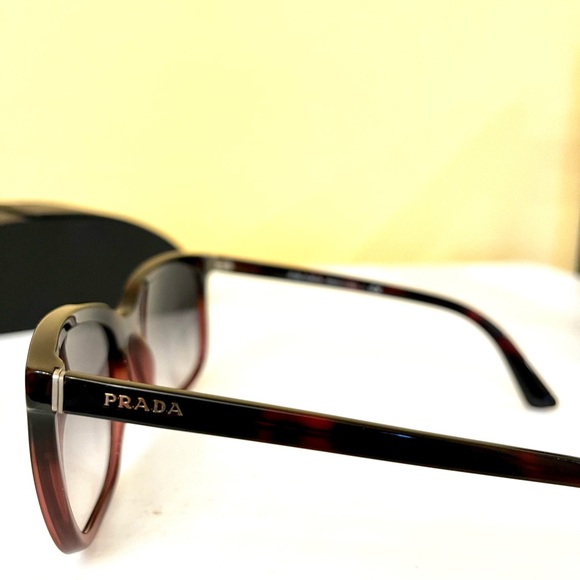 Authentic luxury Prada sunglasses - Picture 2 of 4